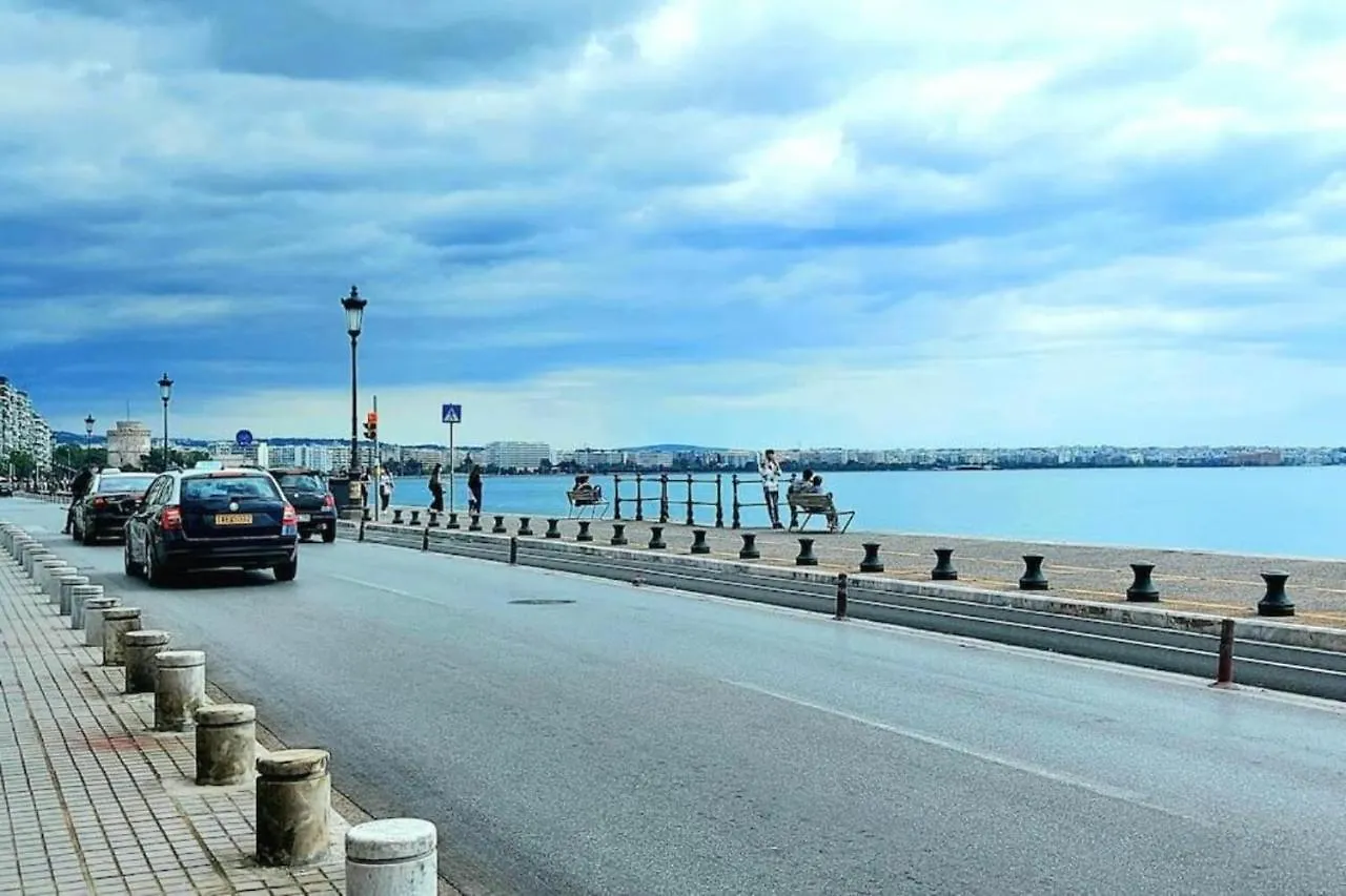Liva Studio Center Thessaloniki, Agias Sofias 아파트
