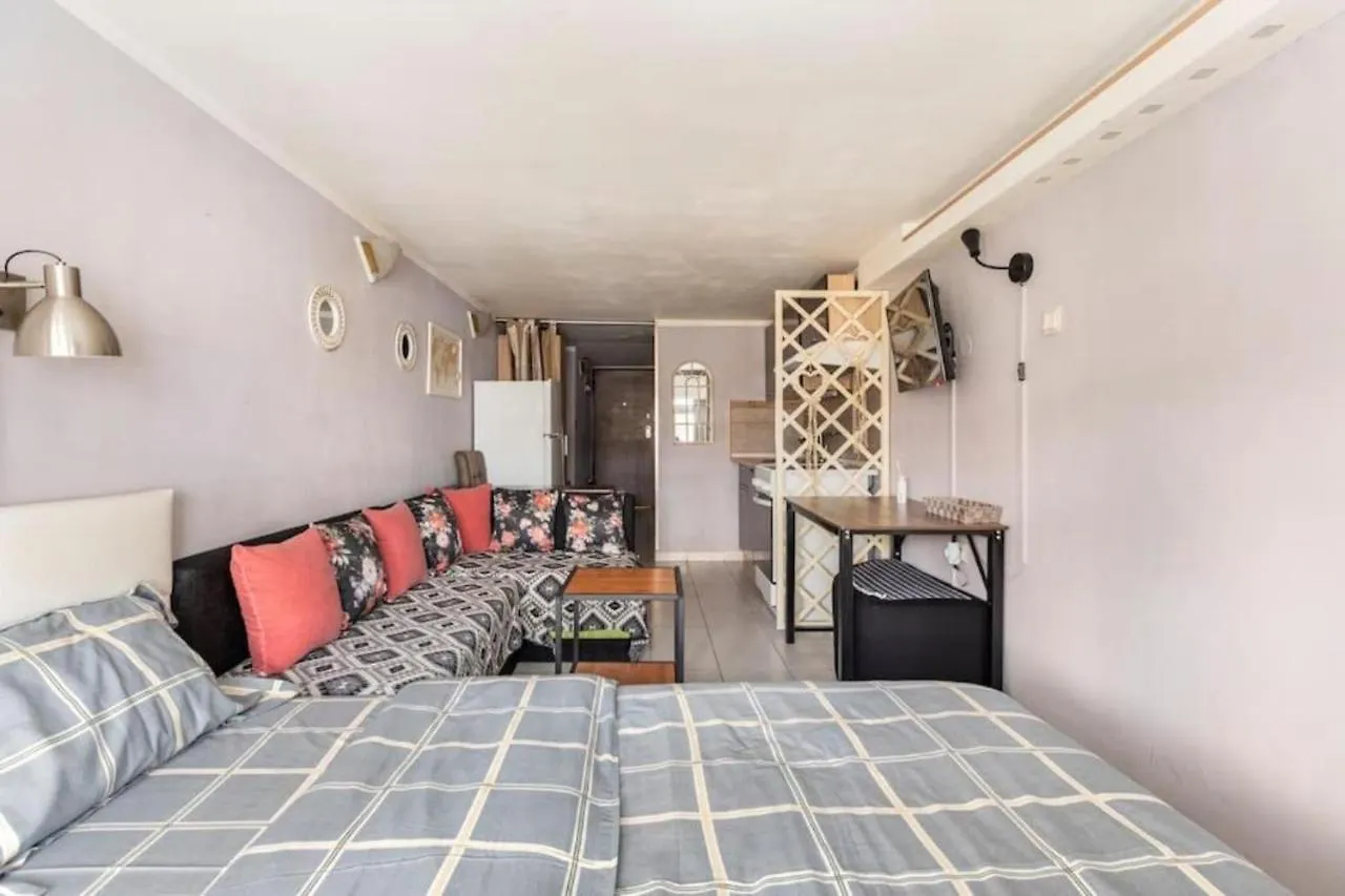 Liva Studio Center Thessaloniki, Agias Sofias 그리스
